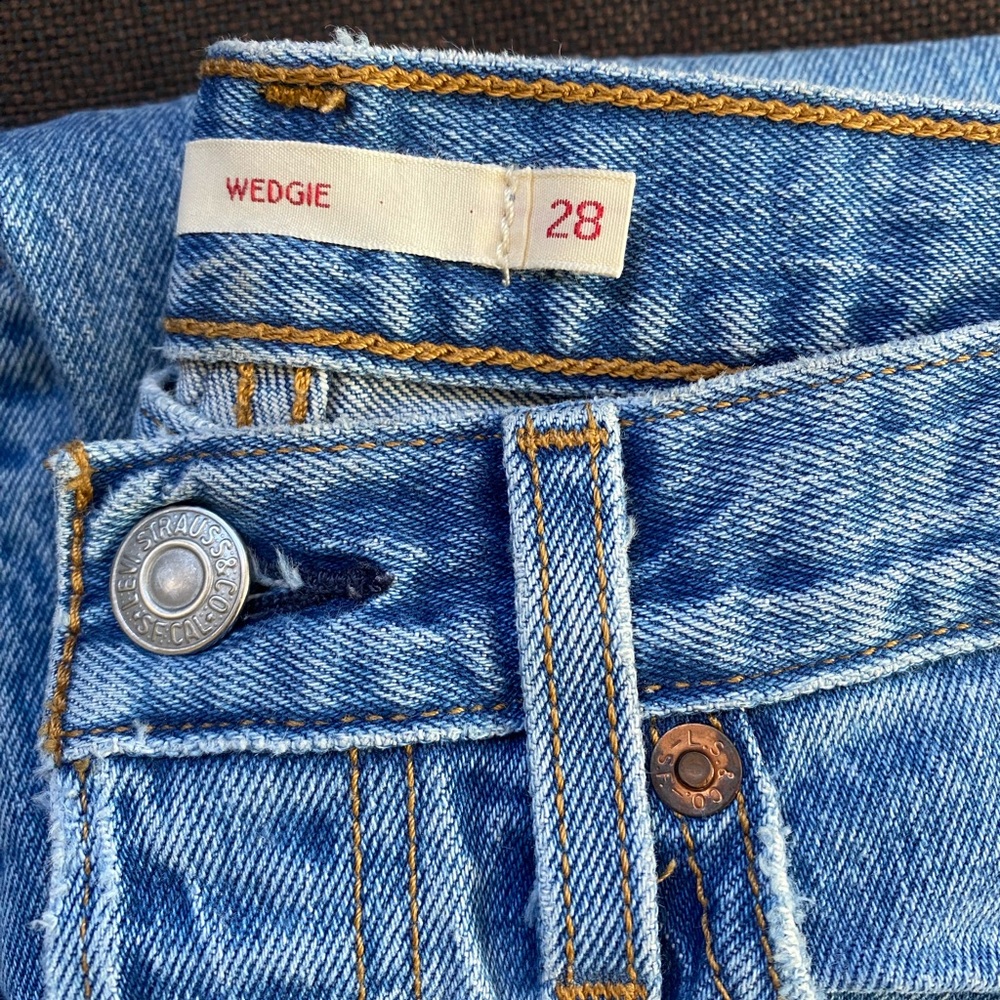levi wedgie